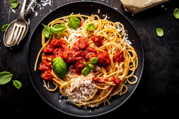 Jak zrobić sos do spaghetti z passaty, który zachwyci smakiem